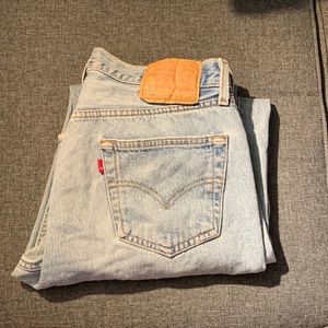Vintage Levi’s 501 Mom Jeans Light Wash Straight Leg